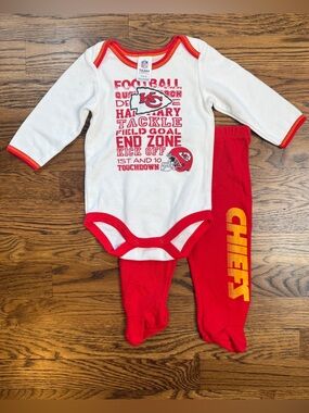 NFL Team Apparel Kansas City Chiefs Baby Bodysuit Footed Pant Set Red White 3-6M
